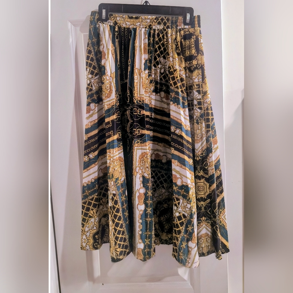 Fashion Nova Pleated Midi Black and Gold Skirt